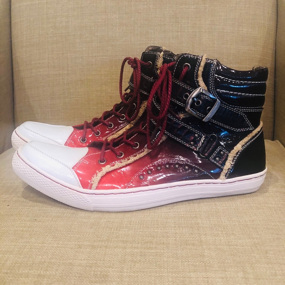 Super rock n roll patent gradient lace up with zip